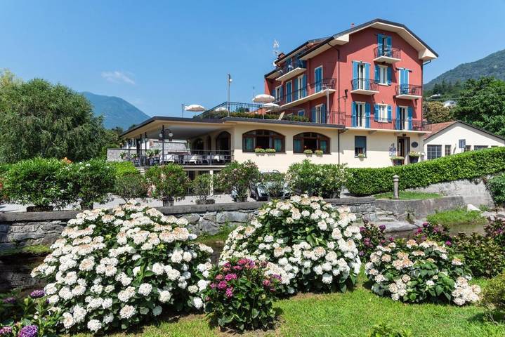 Hôtel pour 5 personnes, avec balcon et vue sur le lac ainsi que piscine et vue dans Mergozzo - 2