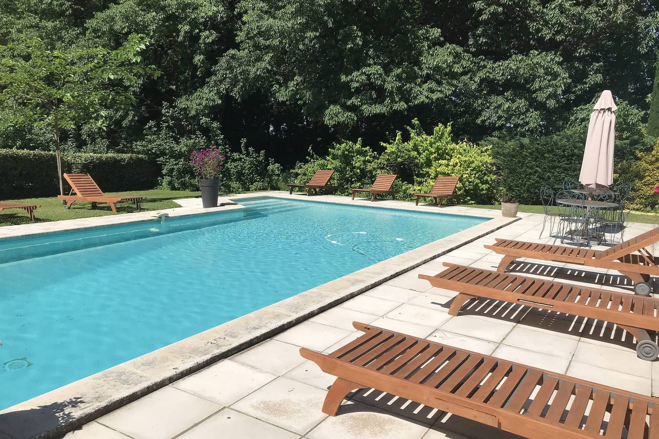 Stunning farmhouse with heated private pool in Provence in Pernes-les-Fontaines, Parque natural regional del Mont Ventoux