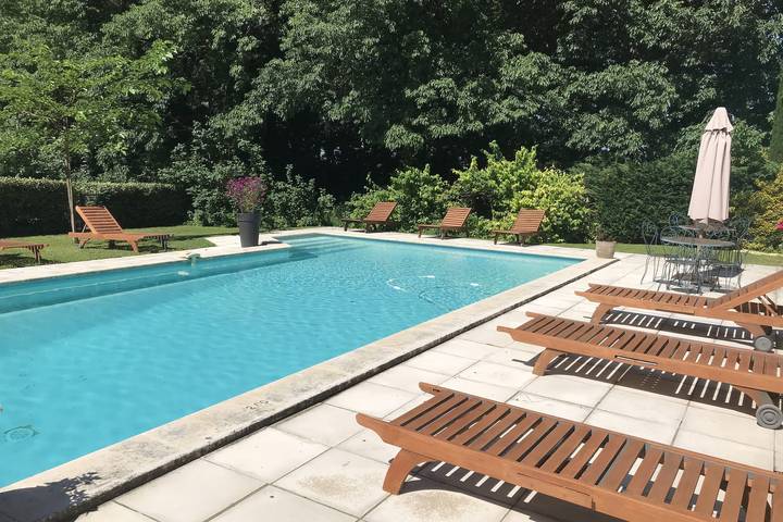 Stunning farmhouse with heated private pool in Provence in Pernes-les-Fontaines, Parc naturel régional du Mont-Ventoux