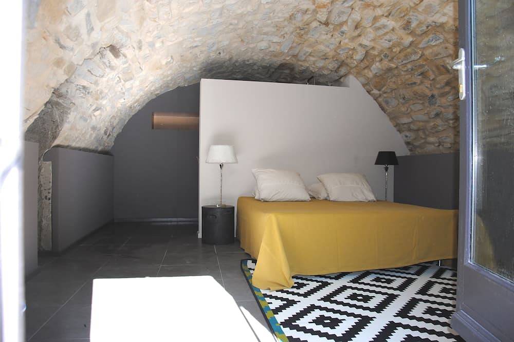 Appartement entier, Sud Ardèche Balazuc site classé:gîte de charme et caractère La Calade et piscine in Les Louanes, Balazuc