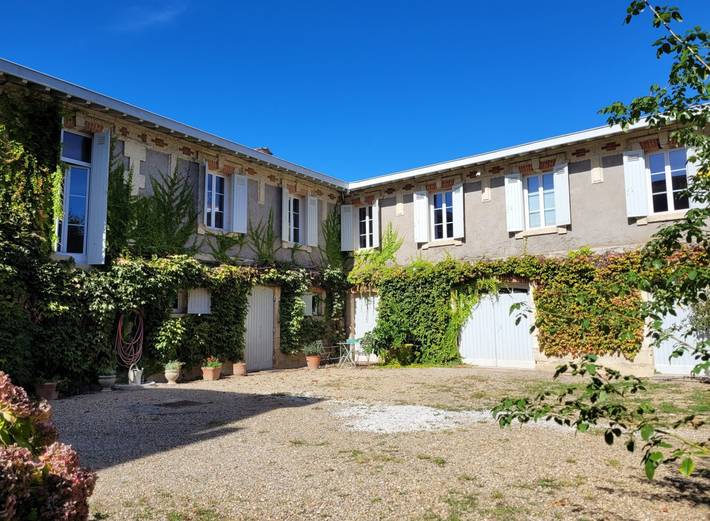 Chambre d’hôte pour 4 personnes dans Port de Bourg-sur-Gironde