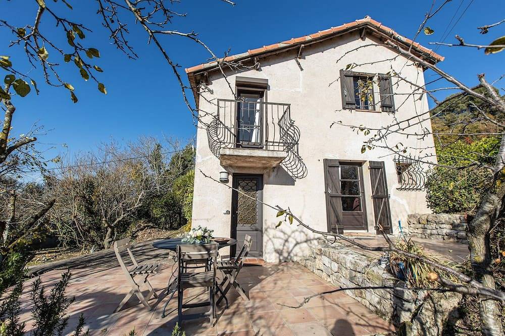 Charming Little Bucolic House 5-min from City in Mouans-Sartoux, Region de Cannes