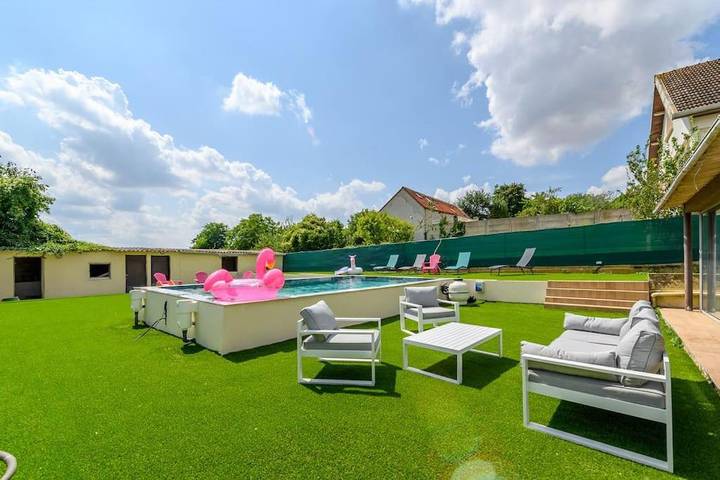 Location de vacances pour 8 personnes, avec jardin ainsi que jacuzzi et piscine à Goussainville - 4