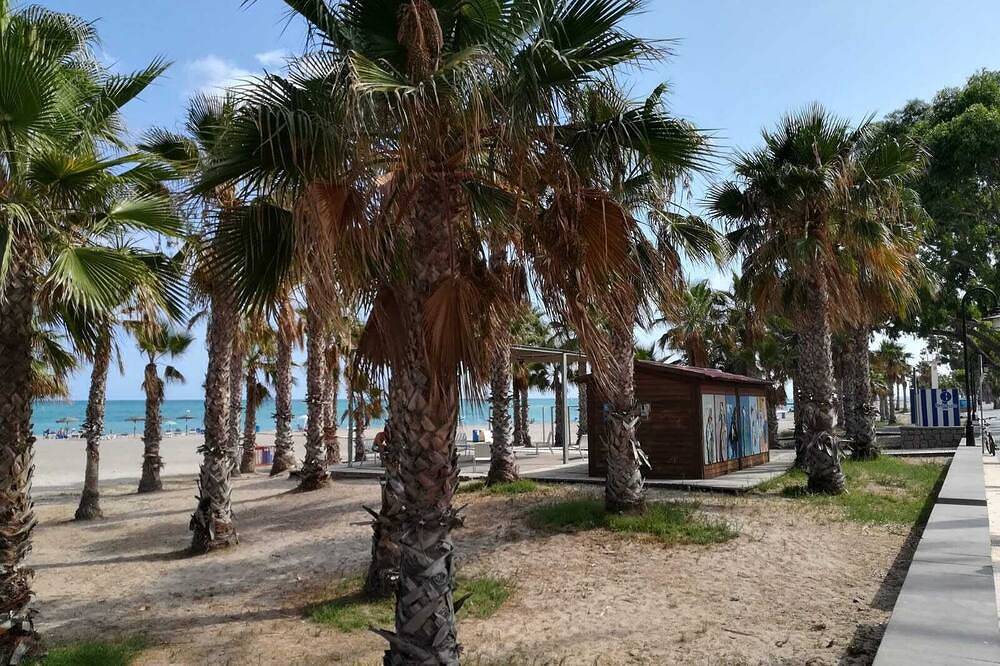 Appartement entier, Appartement de plage spacieux en deuxième ligne in Benicasim, Costa del Azahar