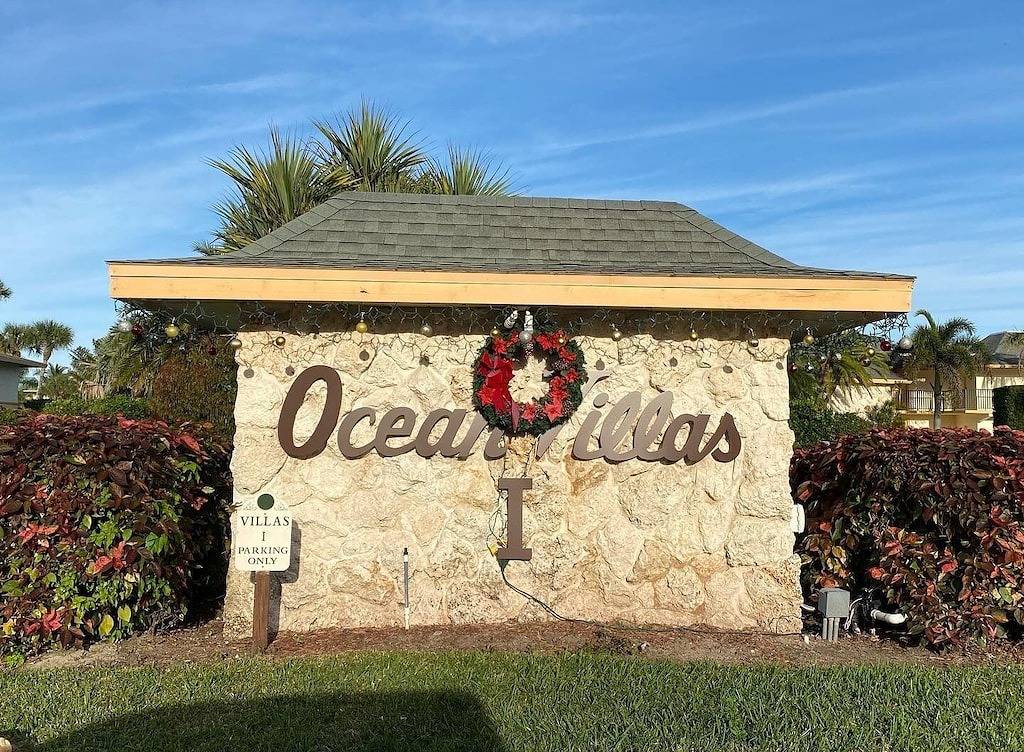 Beach paradise found! “Heavenly Views” 1/1 villa steps away from beach and pool. in Fort Pierce, Hutchinson Island