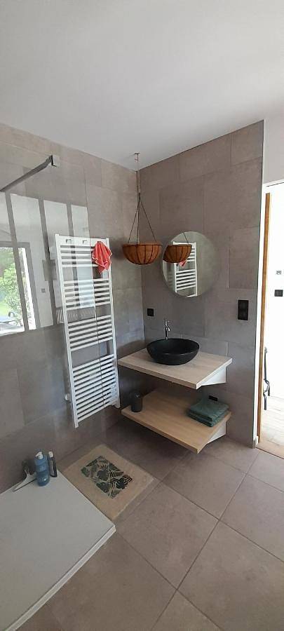 Double Room with Private Bathroom in Hourtin, Région de Lesparre-Médoc