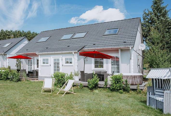 Ferienhaus für 6 Personen, mit Whirlpool und Sauna sowie Garten in Lütow