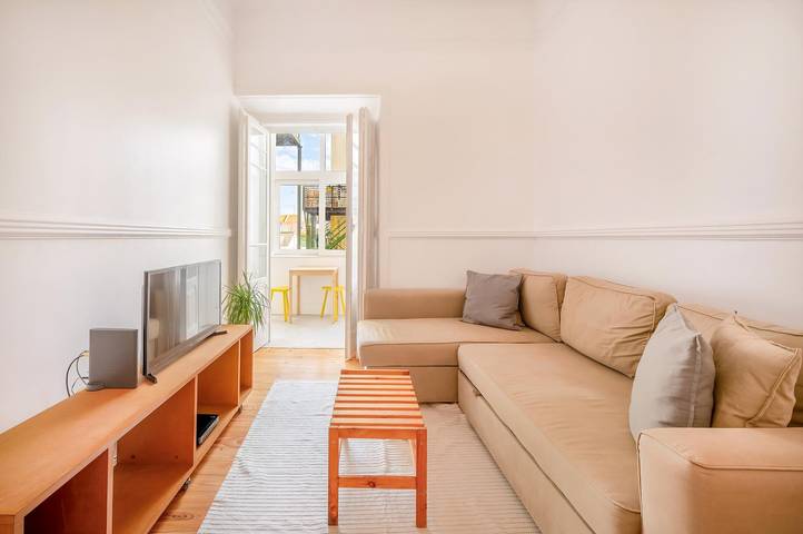 Vacation rental for 4 people, with balcony in Lisbon
