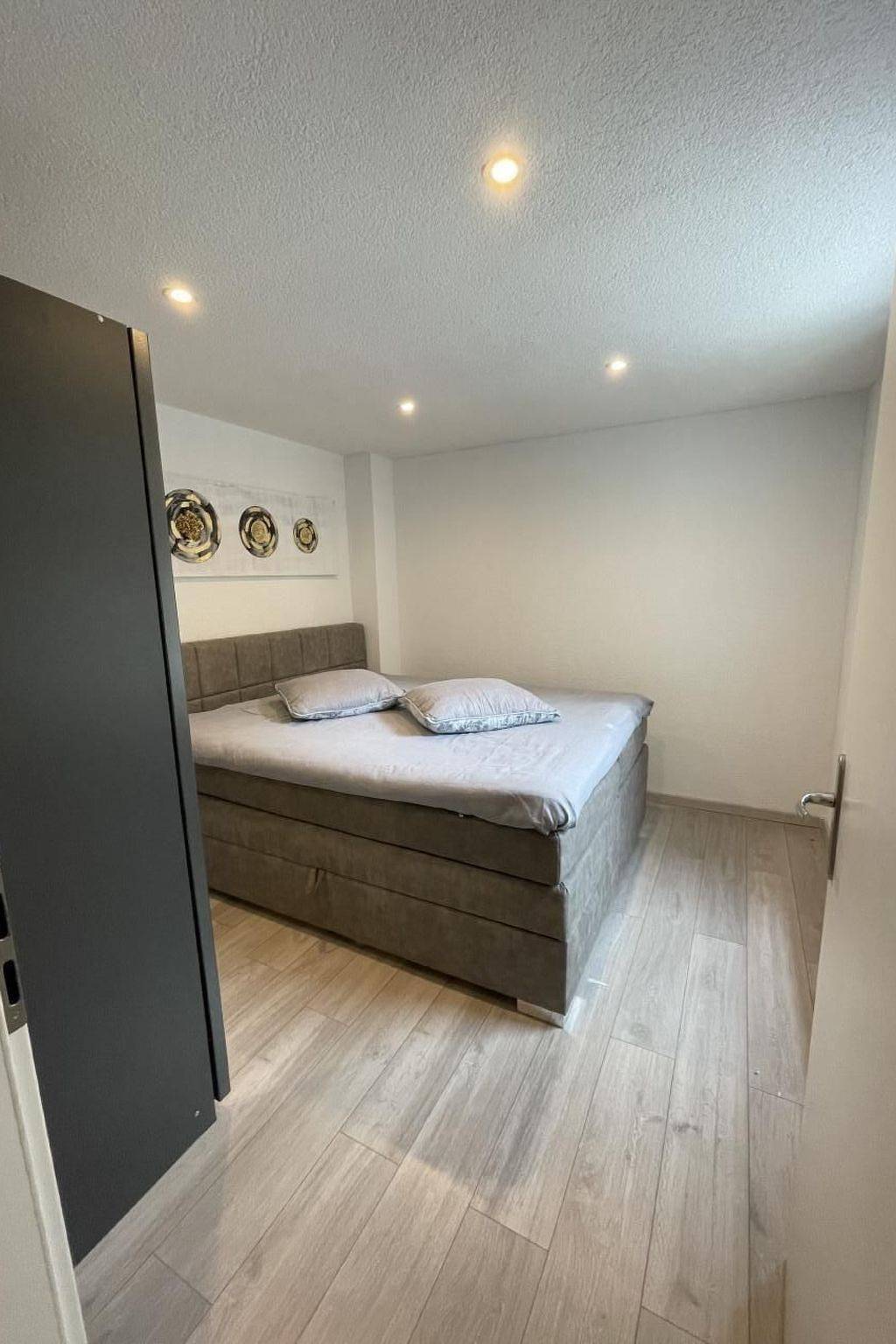 Ganze Wohnung, Appartement mit privatem Parkplatz in Quarten, Churer Rheintal