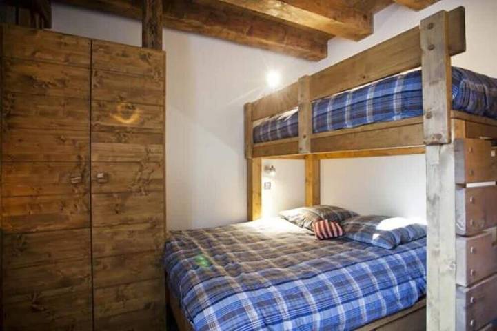 Gîte pour 11 personnes, avec jacuzzi ainsi que jardin et sauna dans Les Vignères - 4