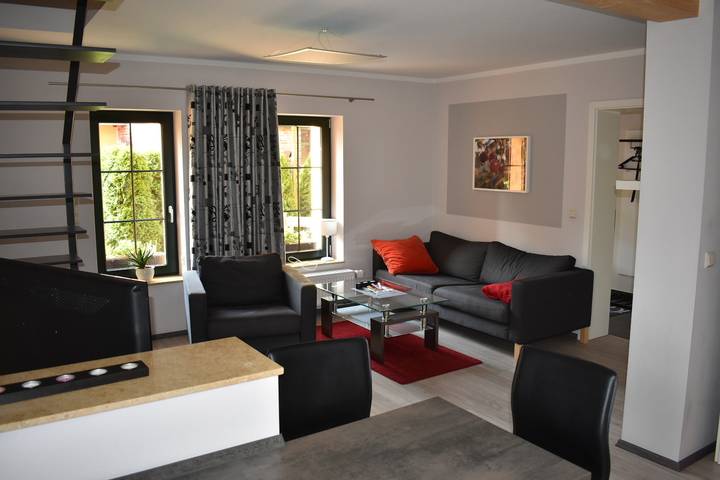 Ferienwohnung für 4 Personen, mit Balkon und Terrasse sowie Garten in Cottbus
