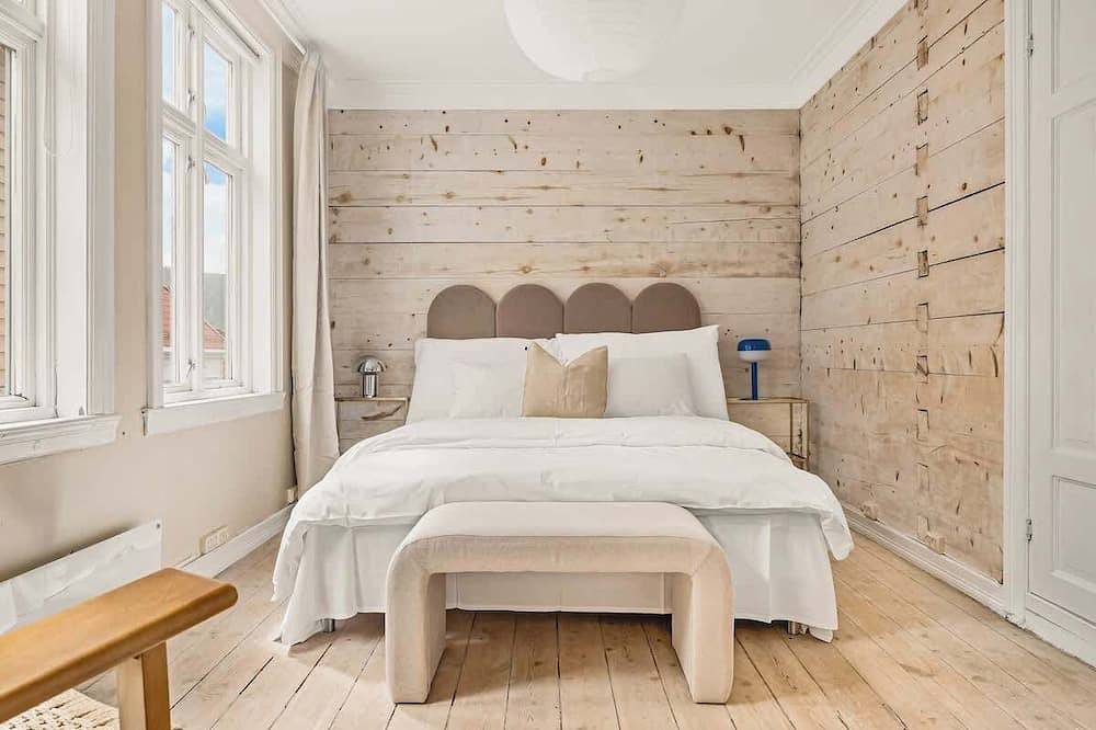 The 1880 Authentic Bergen Dream I 500m to Bryggen in Bergenhus, Bergen