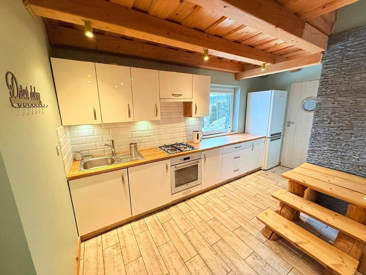 Łykolańczyk-Chatki z Jacuzzi in Polańczyk, Karpaty (Polska)