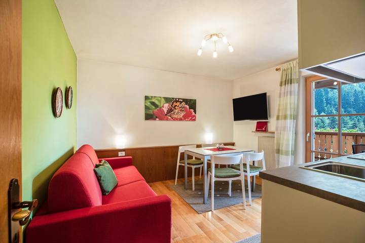 Entire apartment, Apartment "Gabrielli Marie" with Mountain View, Wi-Fi, Terrace & Garden in Trodena nel Parco Naturale, South Tyrol