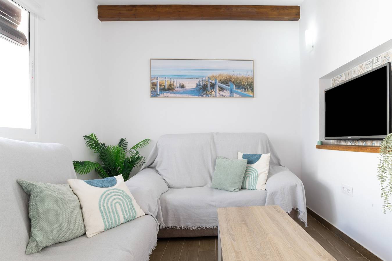 Entire apartment, Apartment 'Casa Andres' with Mountain View, Private Terrace and Wi-Fi in Vejer de la Frontera, Costa de la Luz
