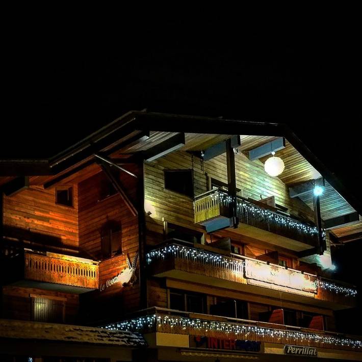 Hôtel pour 4 personnes, avec jacuzzi ainsi que terrasse et sauna