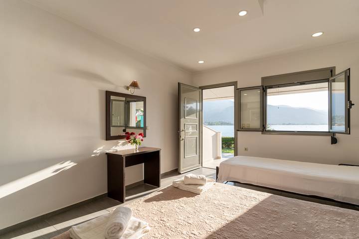 Vacation rental for 4 people, with yard in Greece