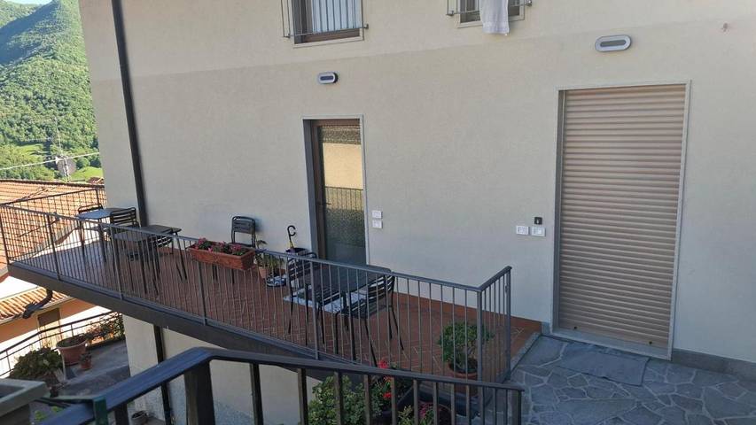 Location de vacances pour 3 personnes, avec terrasse ainsi que vue et jardin, animaux acceptés à Zogno - 2