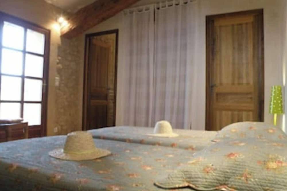 Beautiful 490m2 property for 25 people with swimming pool in the Luberon in Rustrel, Parc naturel régional du Luberon