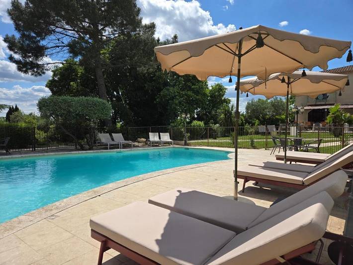 Hôtel pour 2 personnes, avec jardin ainsi que piscine et vue, animaux acceptés à Saint-Quentin-la-Poterie - 3
