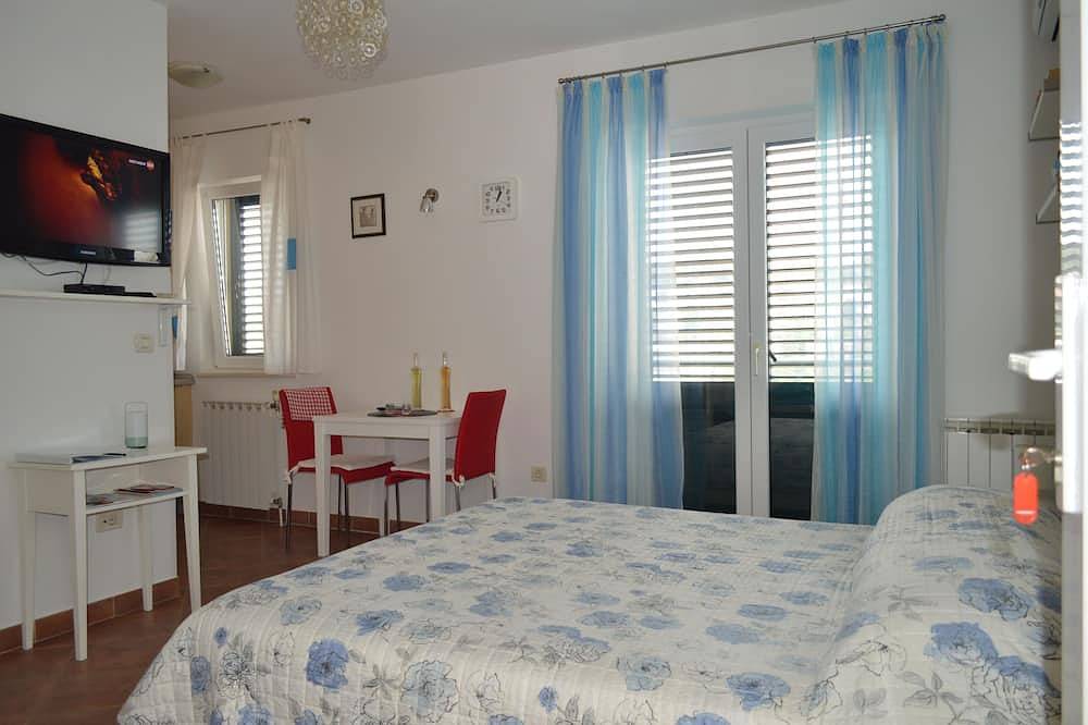 Entire apartment, Studio apartment Julia with balcony in Lapad in Dubrovnik, Grad Dubrovnik