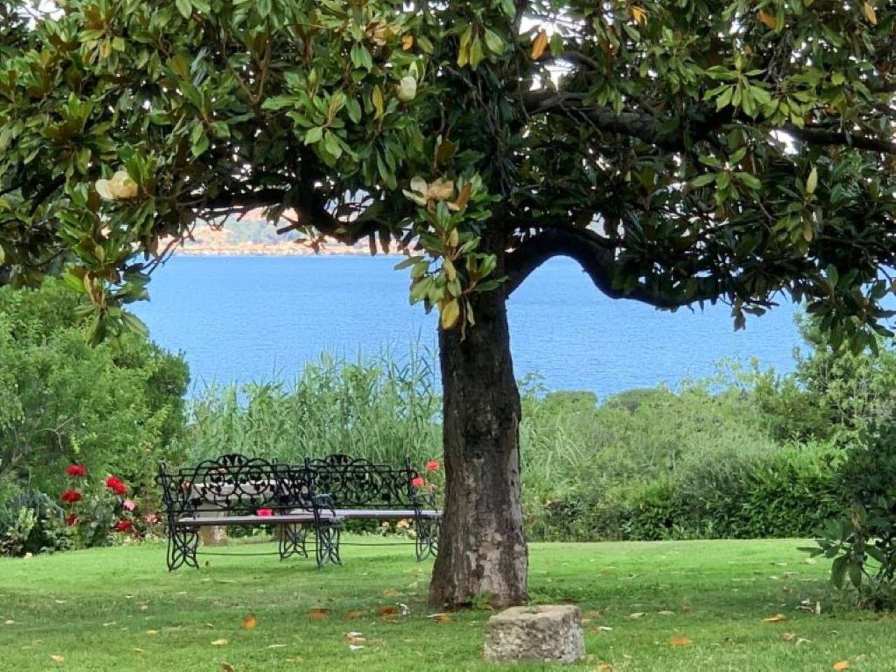 Entire apartment, Villa Garden am See in Bracciano, Lake Bracciano