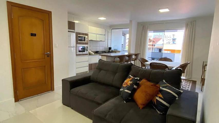 Casas e apartamentos de temporada para 5 pessoas, com balcão em Praia Brava SC