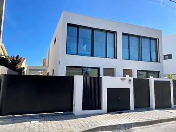 Cottage pour 9 personnes, avec balcon ainsi que piscine et jardin dans Fernão Ferro