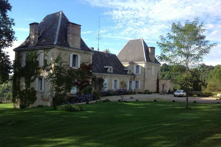 Location de vacances pour 8 personnes, avec jardin à Carves