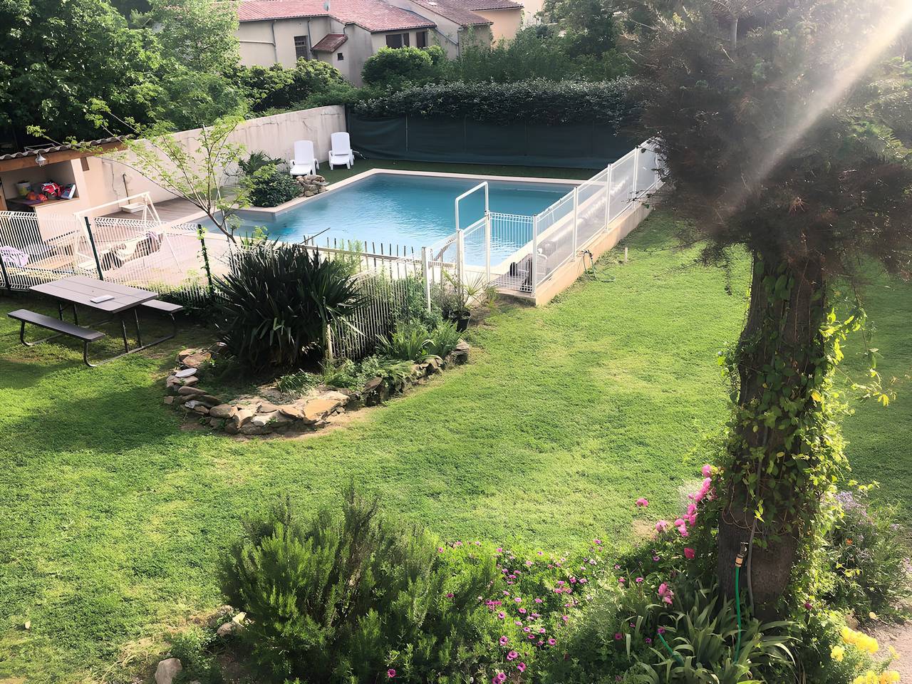 Ganze Wohnung, Appartement „Vacances Tranquilles“ mit Bergblick, Gemeinschaftspool und Wlan in Lodève, Lodève und Umgebung