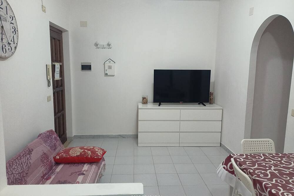 Entire apartment, 70sqm furnished apartment 600m from the Sea in Scalea, Tyrrhenian Coast Kalabria
