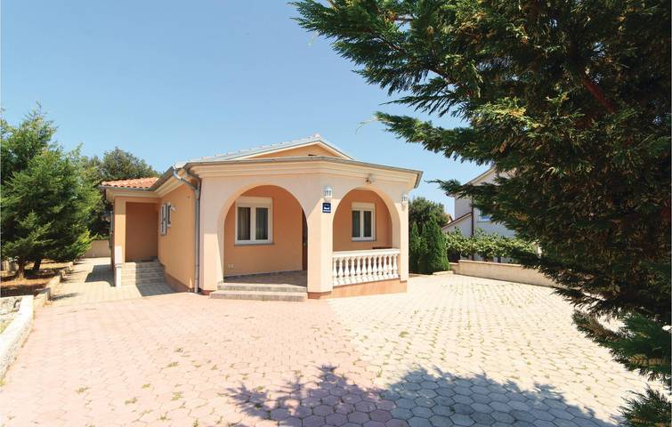 Acogedor apartamento de 2 dormitorios con piscina cerca de la playa y de los lugares de interés locales in Vinkuran, Costa sur de Istria