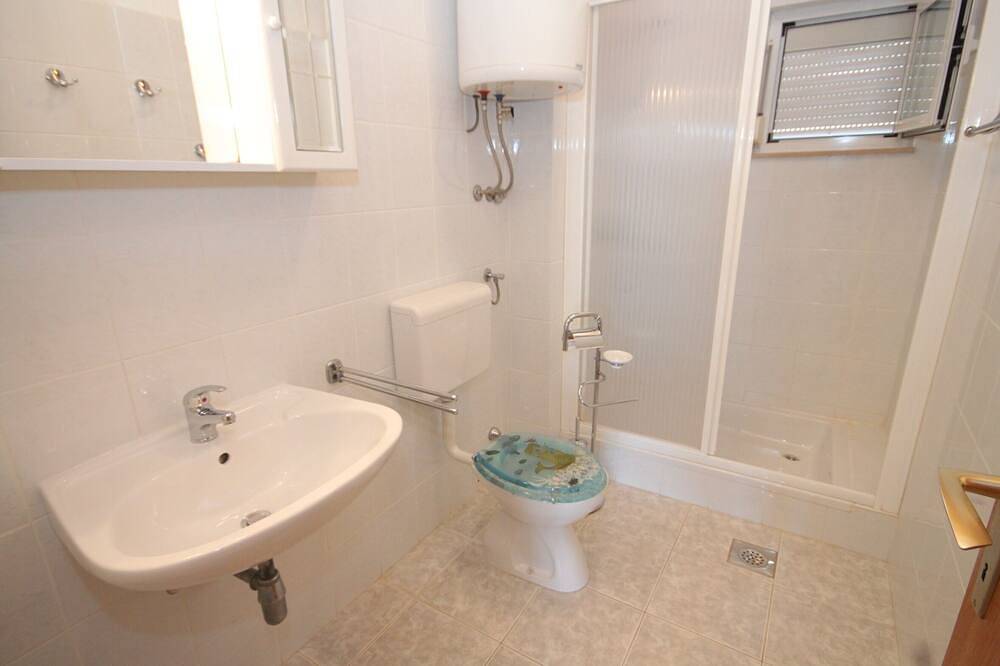 Apartamento entero, Apartamento de una habitación con terraza y vista al mar Preko, Ugljan in Preko, Isla de Ugljan