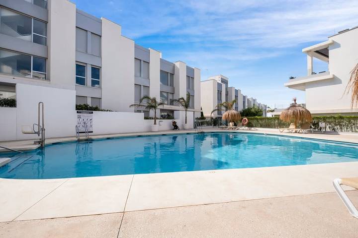 Apartamento entero, Apartamento de vacaciones para 6 personas con piscina in Cancelada (Estepona), Estepona