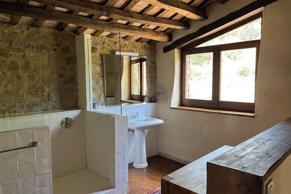 Mas Ambras charming 1-bedroom bed & breakfast in Agullana that sleeps 2 adults in Darnius, Oberampurien