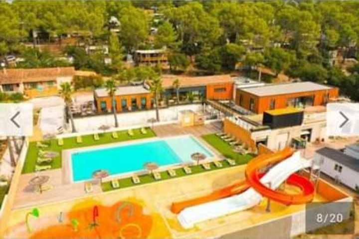 Camping pour 6 personnes, avec piscine et jardin