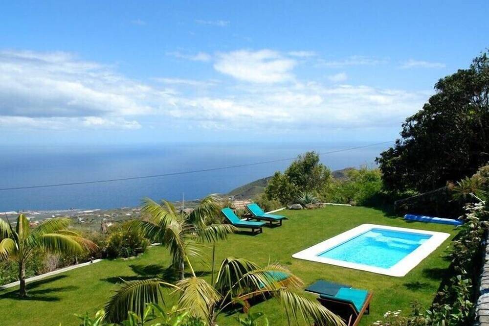 Oferta  Mayo y Junio Casa  Rural con piscina privada,  vistas al mar y la monta in Villa de Mazo, La Palma Sur