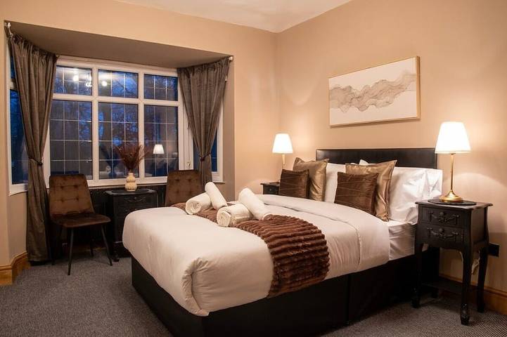 Luxury 4 Beds Bolton Retreat | Garden | Sleeps 7 in Bolton, Grand Manchester