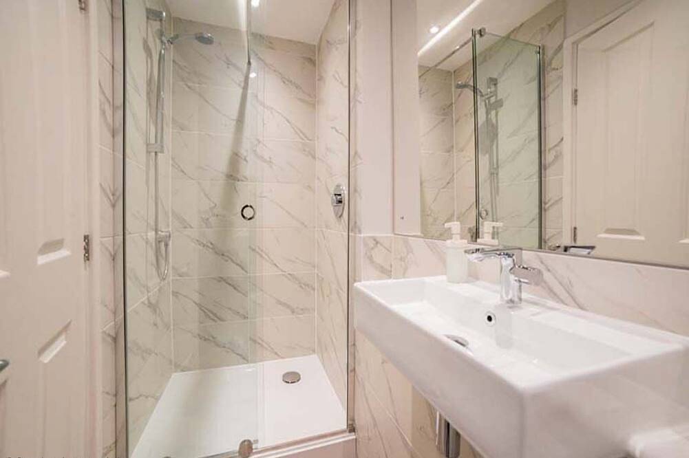 Rampart View -  a house that sleeps 6 guests  in 3 bedrooms in Gosport, Hampshire