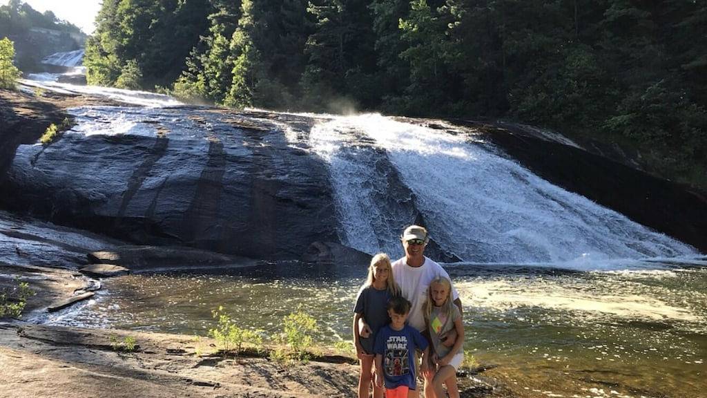 Ganze Wohnung, Fallendes Wasser ~ 2br / 2ba Luxuriöse Bergwohnung auf den Toxaway Falls in Lake Toxaway