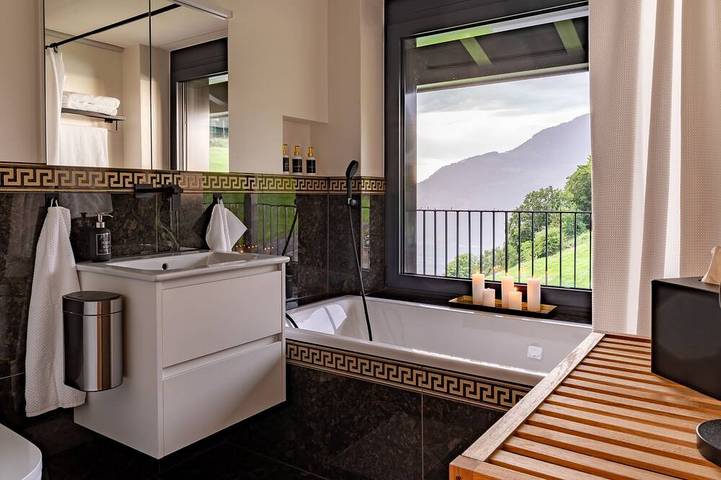 Villa Tauris Lake Lucerne for 4 Guests in Emmetten, Vierwaldstättersee