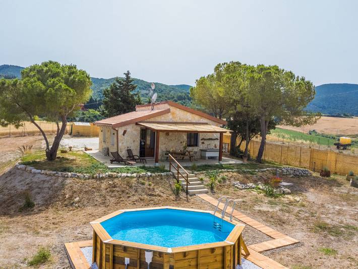 Agriturismo per 4 persone, con terrazza e panorama nonché giardino in Santa Luce