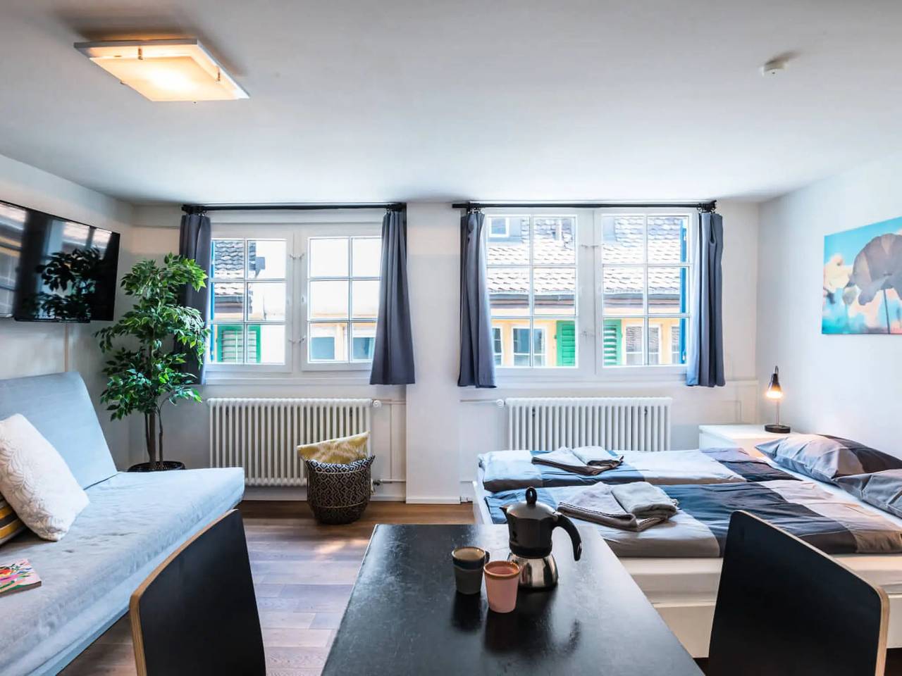 Ganze Wohnung, 1 Ausstellung 3 Personen in Zürich, Bezirk Zürich