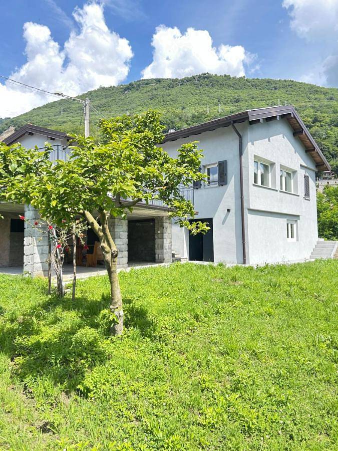 Ferienwohnung für 6 Personen, mit Terrasse und Garten sowie Seeblick und Ausblick in Gera Lario