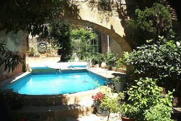 Gîte pour 6 personnes, avec jardin à Sernhac