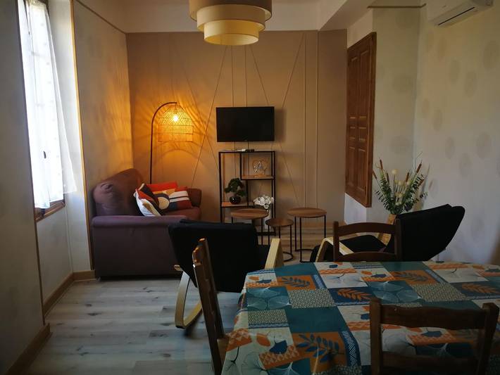 Location de vacances pour 4 personnes, avec terrasse et jardin à Montescot