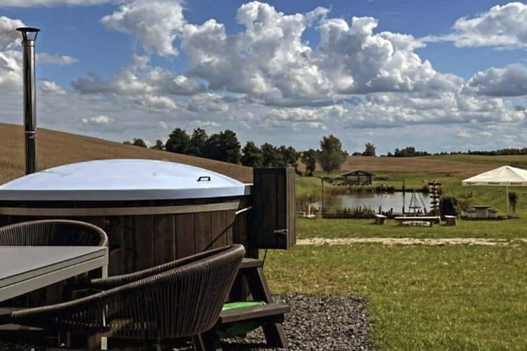 Großes Ferienhaus mit Whirlpool auf der Terrasse in Tucheler Heide