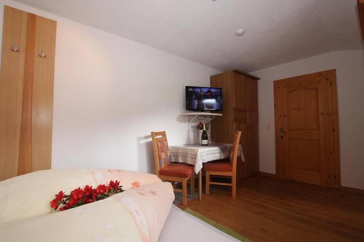 BnB für 5 Personen, mit Ausblick und Balkon im Zillertal - 2
