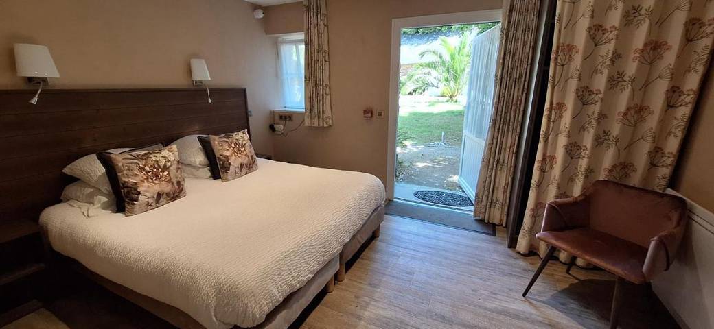 Hôtel pour 4 personnes, avec piscine ainsi que jardin et terrasse à Minihy-Tréguier - 4