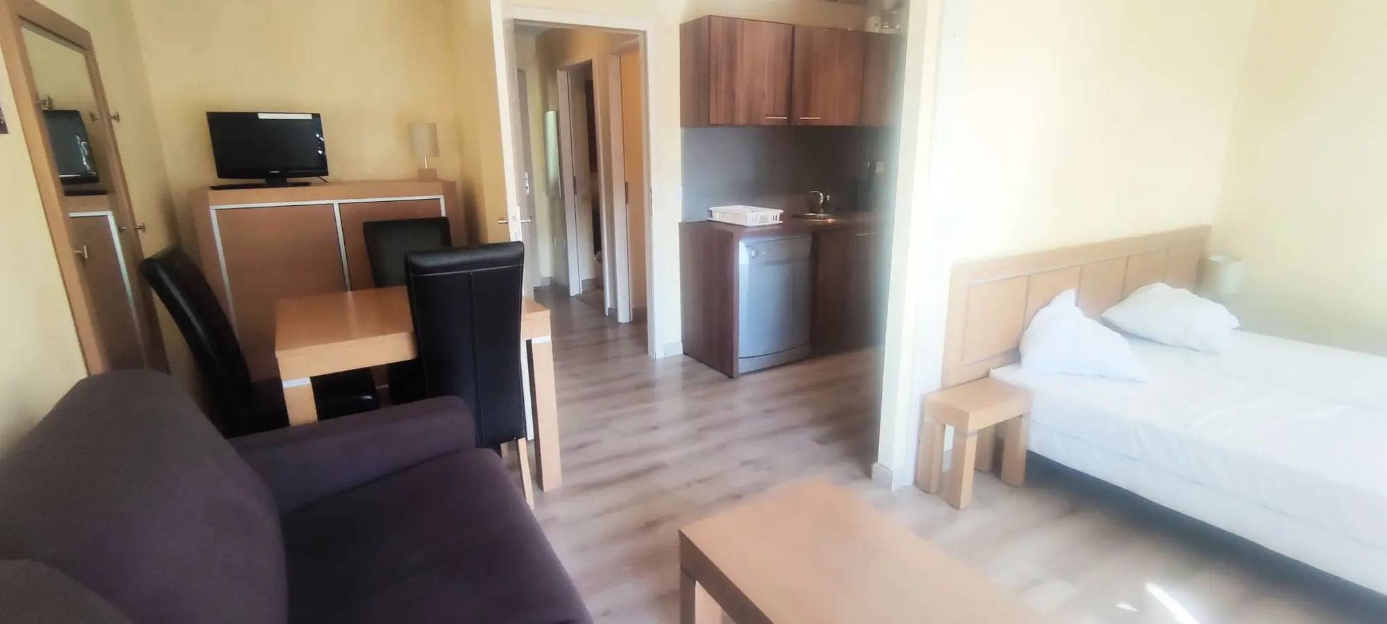 Appartement entier, 2 Pieces Cosy A La Montagne Proche Pistes Et Commerces in Isola 2000, Isola